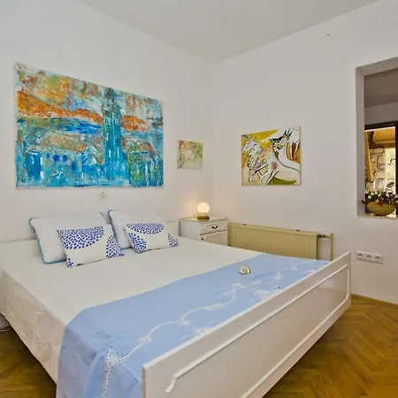 Castle Stambuk * Χβαρ