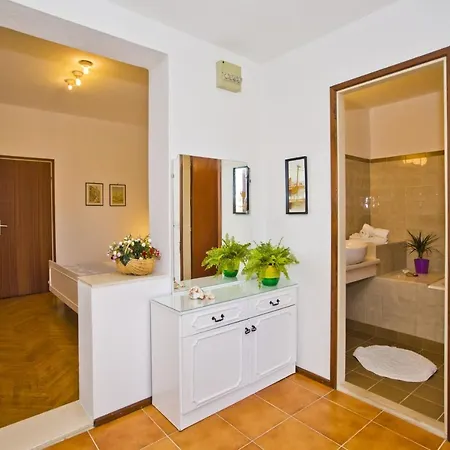 Castle Stambuk Χβαρ