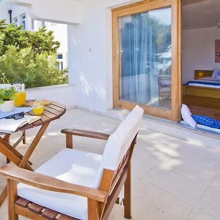 Castle Stambuk Χβαρ