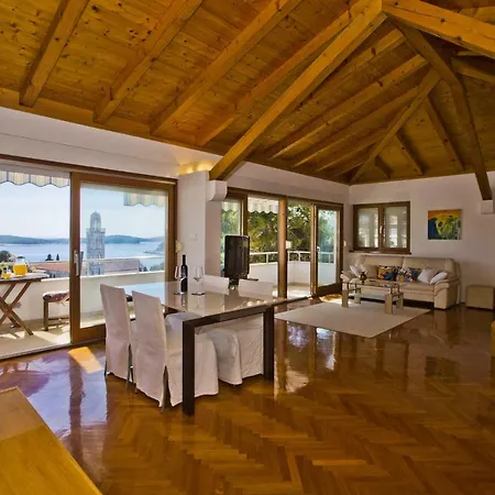 Διαμέρισμα Castle Stambuk