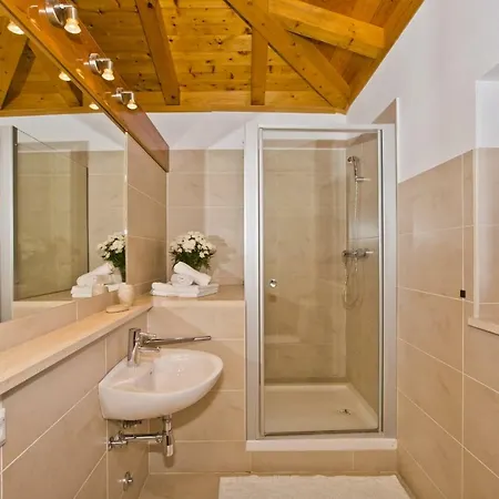 Castle Stambuk * Χβαρ