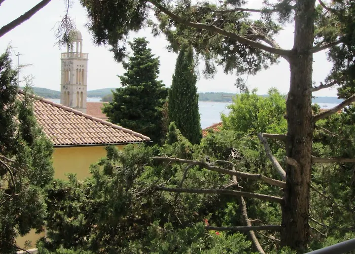 Castle Stambuk *
