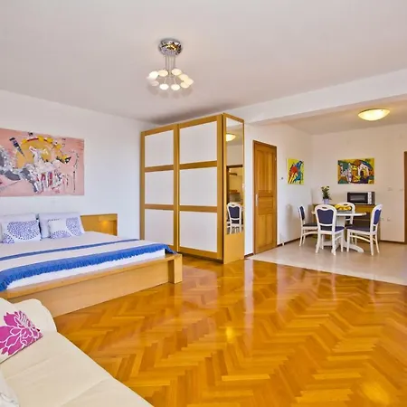 Castle Stambuk Apartman *